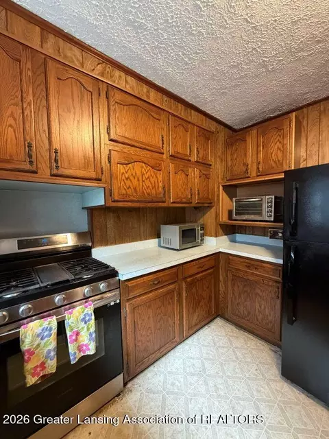 Kitchen - 208 Smith Ave, Lansing, MI 48910 photo 3 of 3
