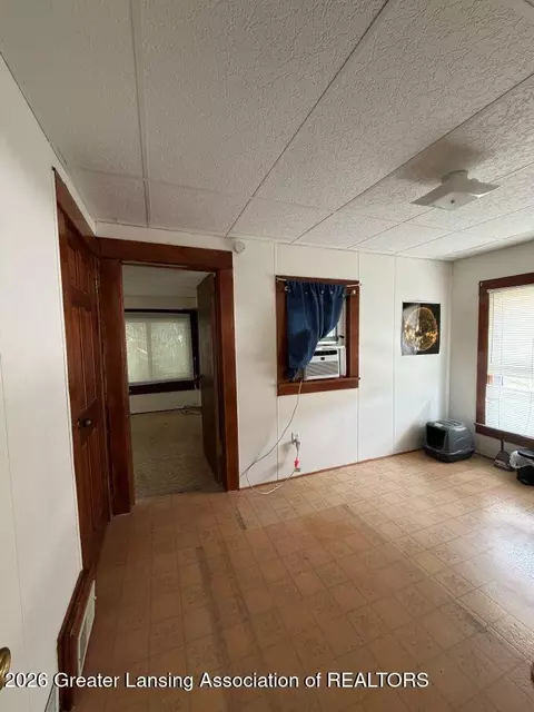 Entry Way - 208 Smith Ave, Lansing, MI 48910 photo 2 of 2