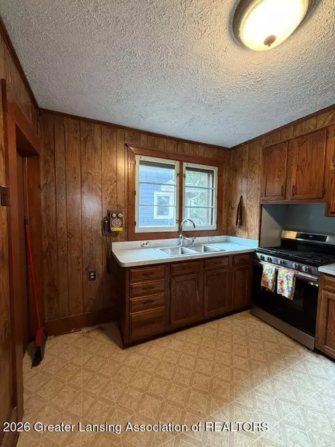 Kitchen - 208 Smith Ave, Lansing, MI 48910 photo 1 of 3