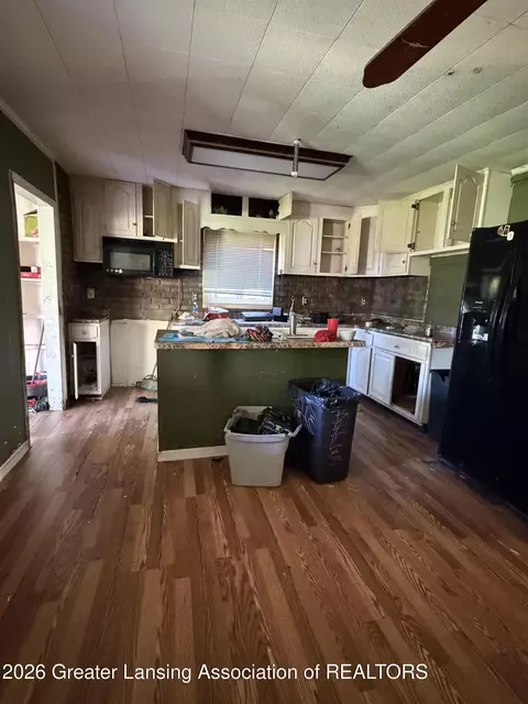 132 N Franklin St, Maple Rapids, MI 48853 photo 6