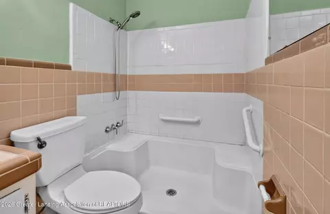 Bath - 1463 Cheboygan Rd, Okemos, MI 48864 photo 2 of 5