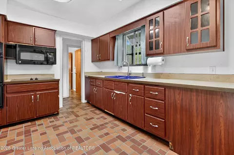 Kitchen - 1463 Cheboygan Rd, Okemos, MI 48864 photo 2 of 2