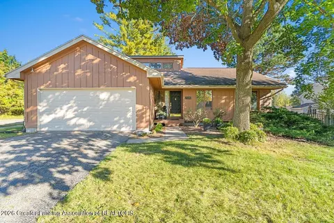 2580 Kodiak Dr, East Lansing, MI 48823