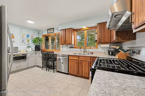Kitchen - 837 Ellery Ave, Jackson, MI 49202 photo 2 of 2