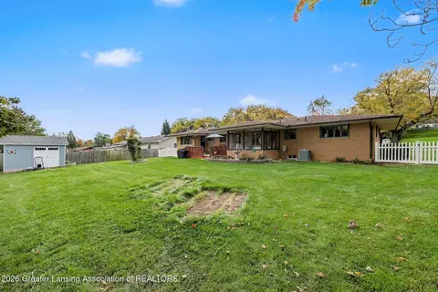 Exterior - 837 Ellery Ave, Jackson, MI 49202 photo 2 of 3