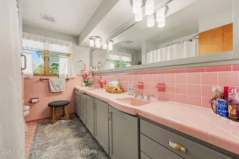 Bath - 837 Ellery Ave, Jackson, MI 49202 photo 1 of 3