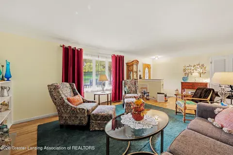 Living - 837 Ellery Ave, Jackson, MI 49202 photo 1 of 3