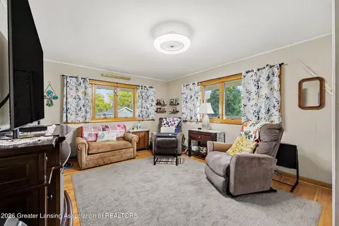 Living - 837 Ellery Ave, Jackson, MI 49202 photo 3 of 3