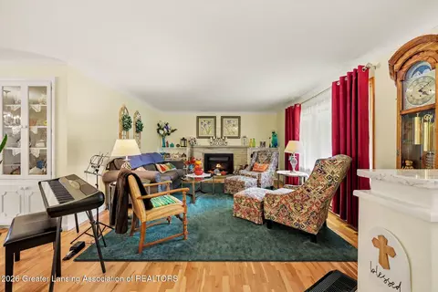 Living - 837 Ellery Ave, Jackson, MI 49202 photo 2 of 3