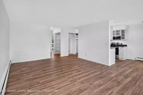 1043 Kimberly Dr #4, Lansing, MI 48912