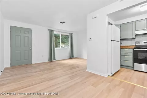 Living - 301 E Potter Ave, Lansing, MI 48910 photo 3 of 3