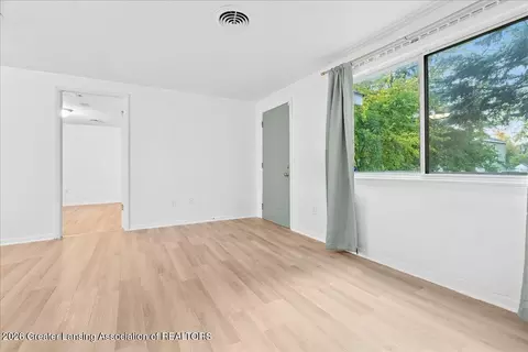 Living - 301 E Potter Ave, Lansing, MI 48910 photo 2 of 3