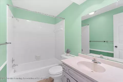 Bath - 1013 W Geneva Dr, Dewitt, MI 48820 photo 2 of 4