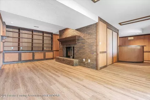 Living - 1013 W Geneva Dr, Dewitt, MI 48820 photo 5 of 6
