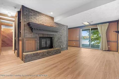 Living - 1013 W Geneva Dr, Dewitt, MI 48820 photo 4 of 6