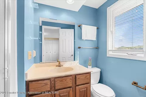Bath - 1013 W Geneva Dr, Dewitt, MI 48820 photo 3 of 4