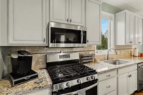 Kitchen - 2425 Turning Leaf Ln, Okemos, MI 48864 photo 1 of 6