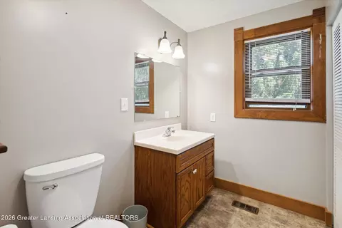 Bath - 6491 Oneida Rd, Charlotte, MI 48813 photo 2 of 4