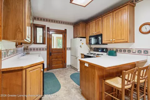 Kitchen - 6491 Oneida Rd, Charlotte, MI 48813 photo 1 of 5