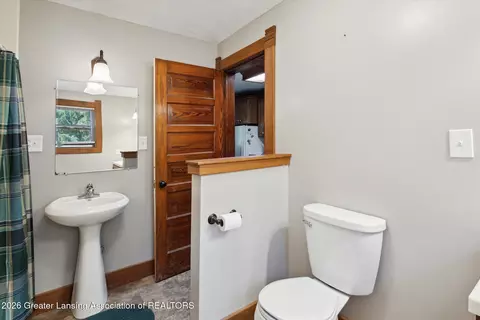 Bath - 6491 Oneida Rd, Charlotte, MI 48813 photo 3 of 4