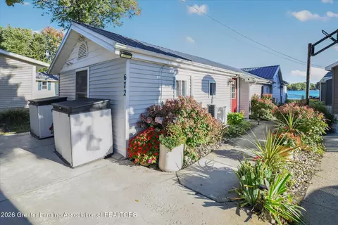 672 Lakeview Dr, Lake Odessa, MI 48849