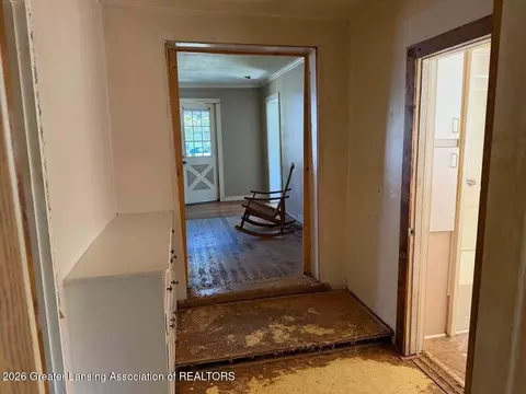 Entry Way - 215 W Quincy St, Dimondale, MI 48821 photo 2 of 2
