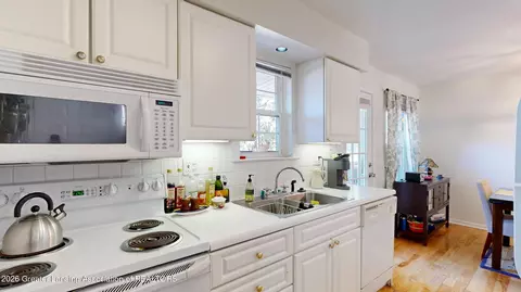 Kitchen - 6305 Beechfield Dr, Lansing, MI 48911 photo 2 of 2