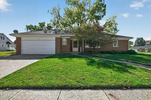 1735 Abington Pl, Lansing, MI 48910