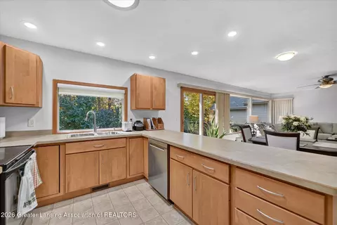 Kitchen - 7772 Forest View Dr, Haslett, MI 48840 photo 2 of 5