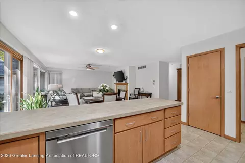 Kitchen - 7772 Forest View Dr, Haslett, MI 48840 photo 3 of 5