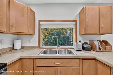 Kitchen - 7772 Forest View Dr, Haslett, MI 48840 photo 4 of 5