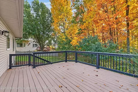 Exterior - 7772 Forest View Dr, Haslett, MI 48840 photo 7 of 7