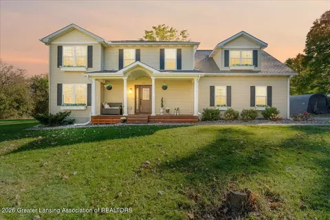 5481 Oak Hills Dr, Eaton Rapids, MI 48827
