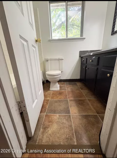 Bath - 3811 Cooley Dr, Lansing, MI 48911 photo 4 of 5