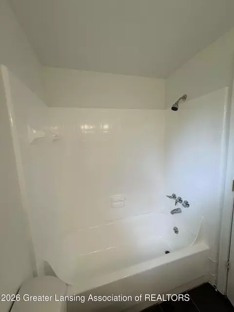 Bath - 3811 Cooley Dr, Lansing, MI 48911 photo 2 of 5