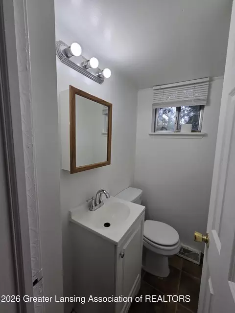 Bath - 3811 Cooley Dr, Lansing, MI 48911 photo 3 of 5