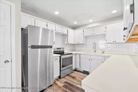Kitchen - 11925 S Francis Rd, Dewitt, MI 48820 photo 1 of 3