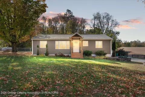 560 E Dexter Trl, Dansville, MI 48819
