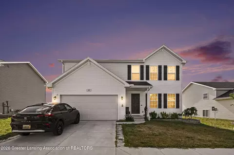 608 Muirfield Dr, Eaton Rapids, MI 48827