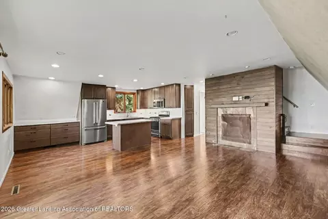 Living - 1035 E Geneva Dr, Dewitt, MI 48820 photo 5 of 6