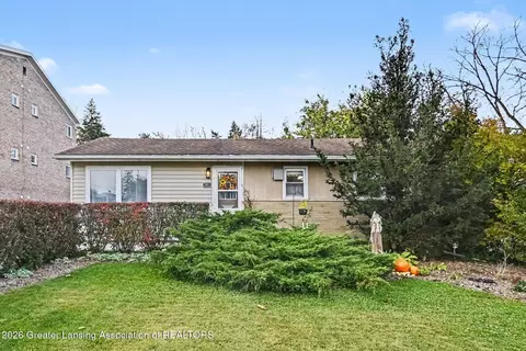 2811 Harwick Dr, Lansing, MI 48917