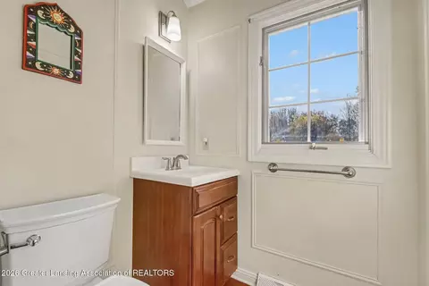 Bath - 10450 Corcoran Rd, Haslett, MI 48840 photo 1 of 6