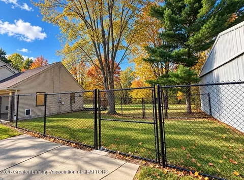Exterior - 10450 Corcoran Rd, Haslett, MI 48840 photo 4 of 6