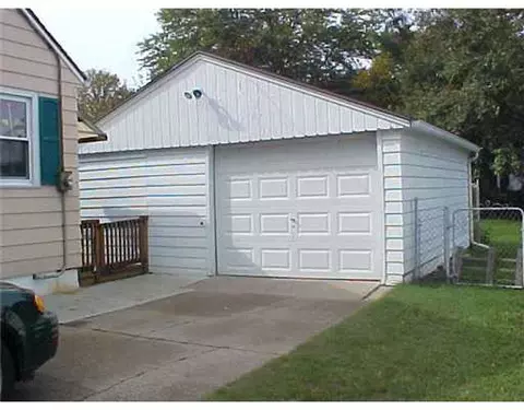 3914 Alpha St, Lansing, MI 48910 photo 4