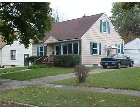 3914 Alpha St, Lansing, MI 48910 photo 2