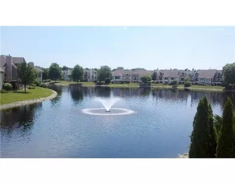 323 Cologne, Lansing, MI 48917 photo 4