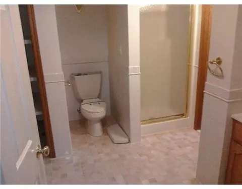 323 Cologne, Lansing, MI 48917 photo 6