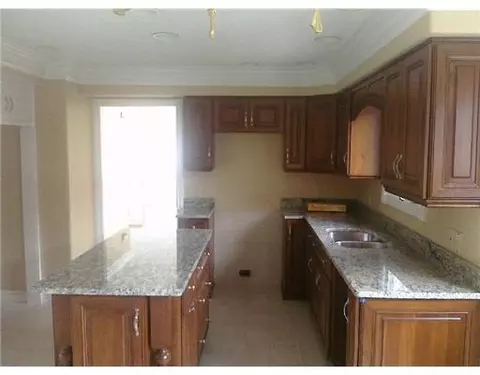 323 Cologne, Lansing, MI 48917 photo 2