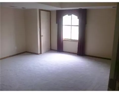 323 Cologne, Lansing, MI 48917 photo 9