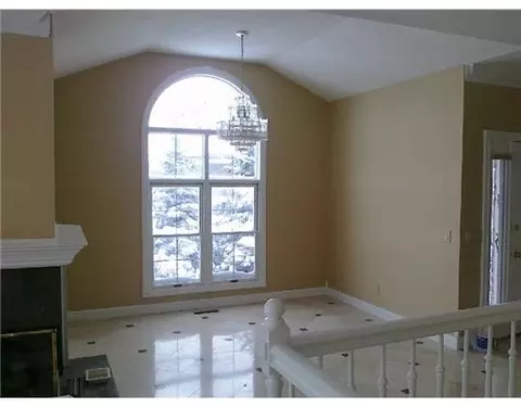 323 Cologne, Lansing, MI 48917 photo 3